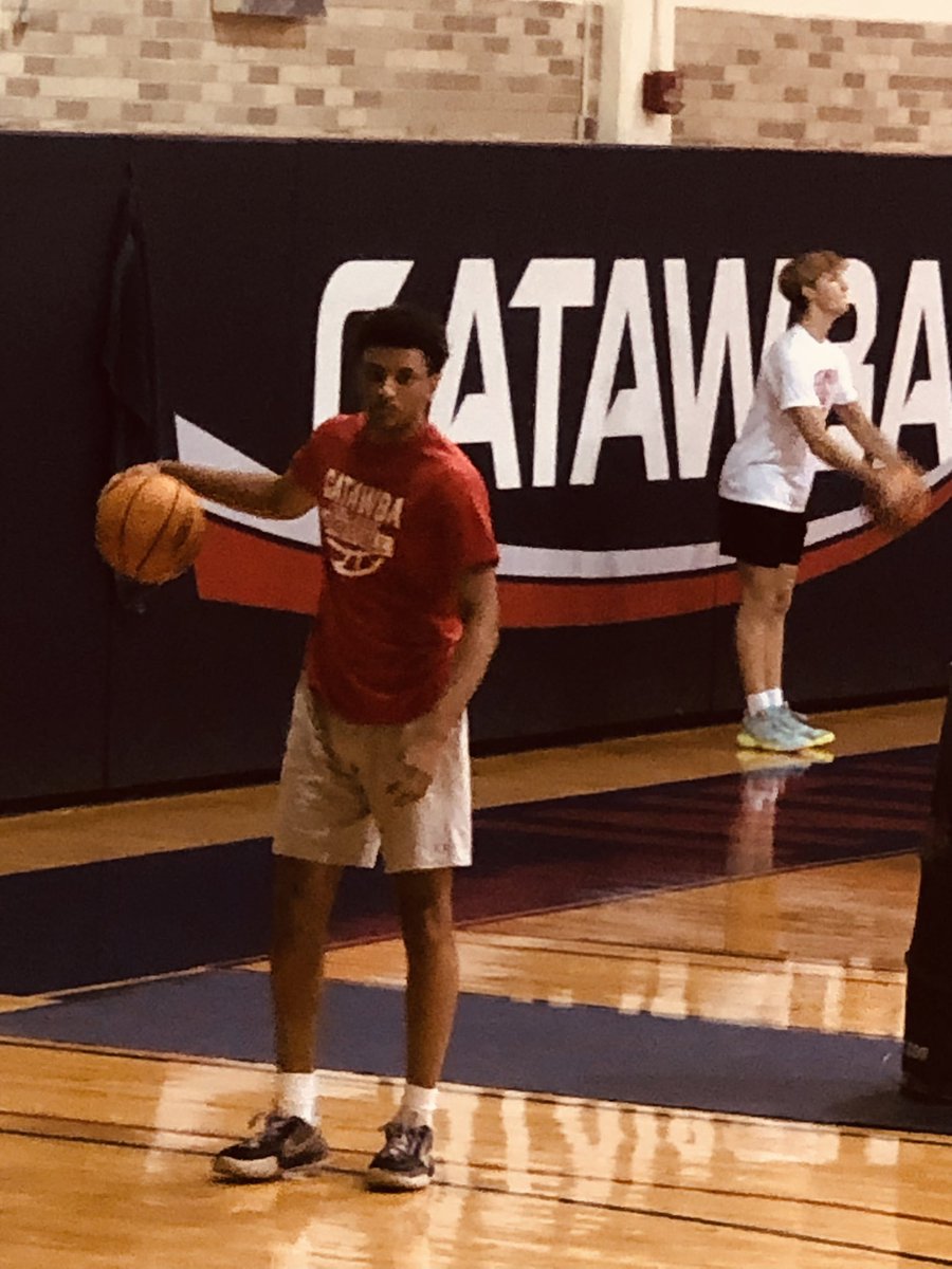 therealtylerrr1's tweet photo. Camp day @CatawbaMBB https://t.co/yAxxKwEg5y