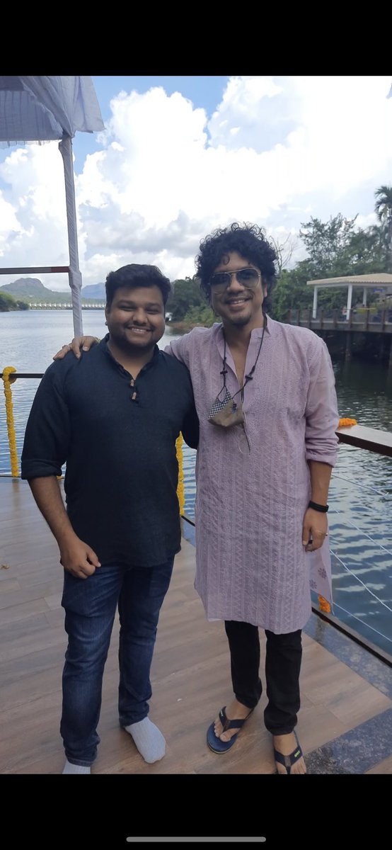 NeilBanerji's tweet photo. Met my idol @paponmusic and feel blessed to have talked to him. His soothing voice gave me peace at an uncertain time. He’s proof that singers are the most humble people in this world… https://t.co/vMn0g0Ytvo