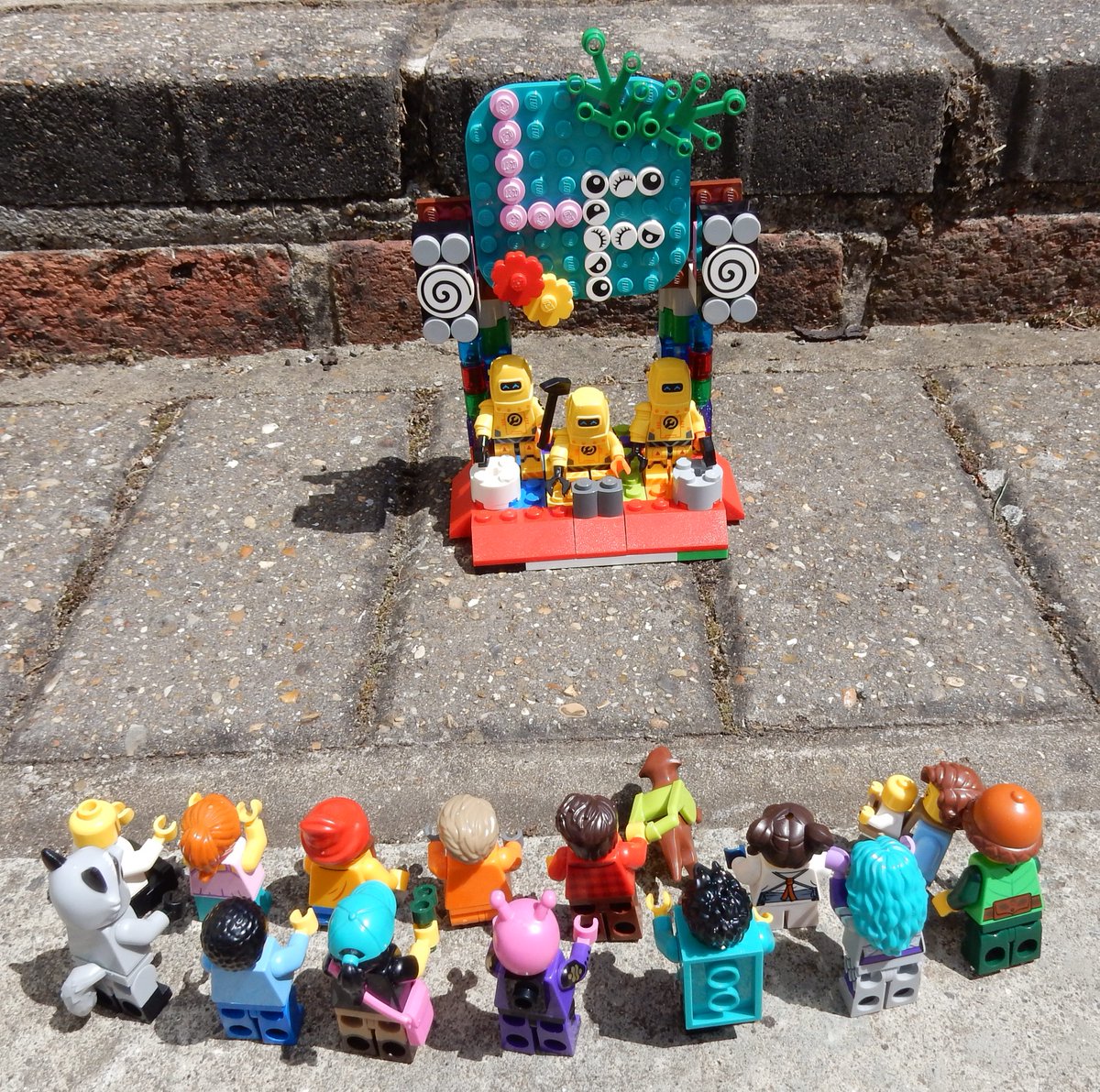 DabrowskaIsa_13's tweet photo. Lego Fest #lego #minigs #legophotography https://t.co/N22RIxUJHF