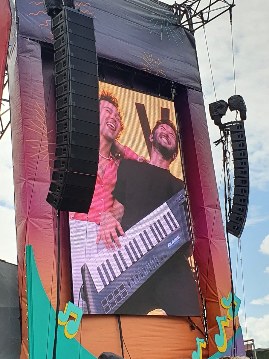 ruthfdes's tweet photo. Waited for more than 6 years to see @MAXMusic!!! You brought immaculate vibes to @Parklifefest 💫💫 LOVED YOUR SET❤❤ @PartyPupils. See you on tour🥰 https://t.co/hMbl0UYZUz