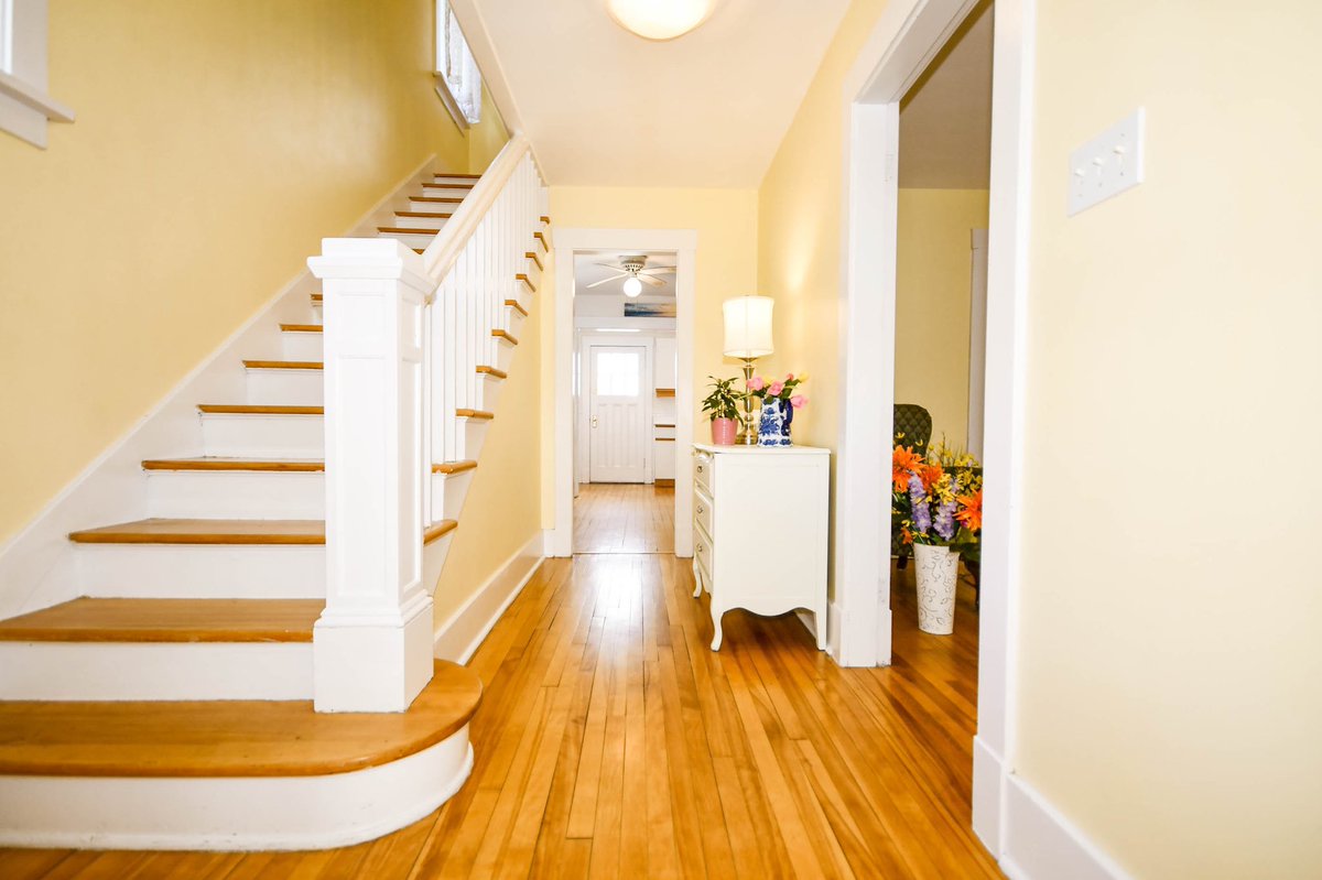 ElizabethHFX's tweet photo. Open house today between 2 to 4 at this beautiful 6331 Vienna Street home priced at $699,000. Ideal location in Halifax, close to Downtown with lots of upgrades, garage and fenced yard. Treat yourself to a viewing. #mls #6331Vienna  #openhouseHaliax #WestEndOpenHouse https://t.co/XoGpKe0h5V