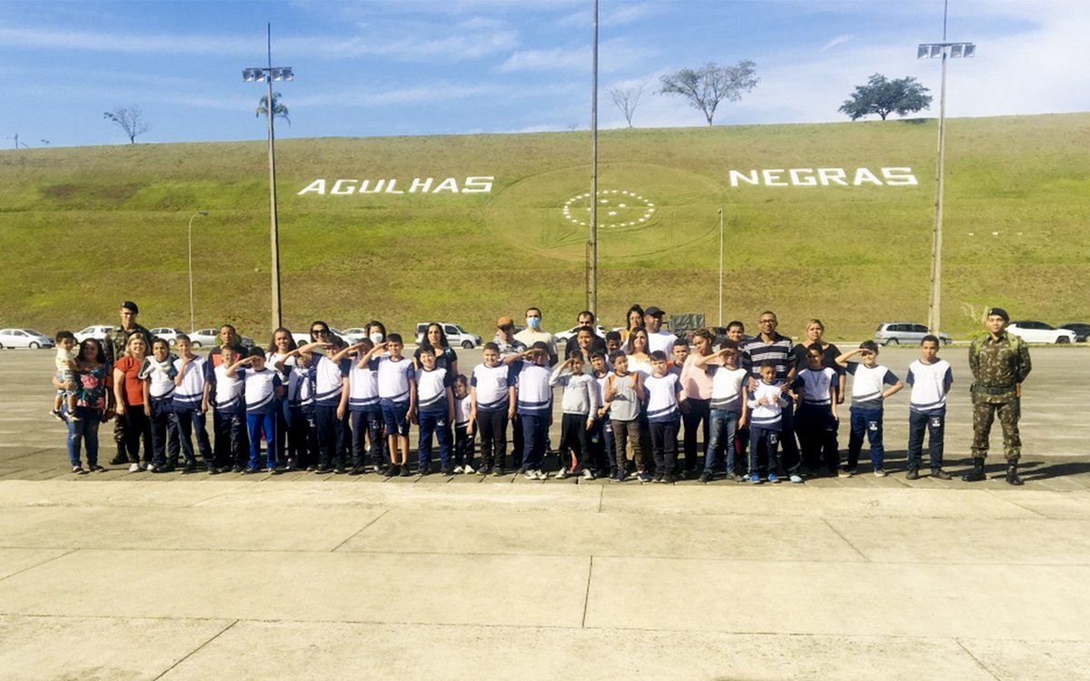 exercitooficial's tweet photo. Batalhão Agulhas Negras inicia o Programa Forças no Esporte, #PROFESP.
Utilizando o esporte, o PROFESP promove desenvolvimento moral, físico e intelectual de crianças em Resende/RJ https://t.co/pK6V2Nk6CT https://t.co/Va6xTbxyuD