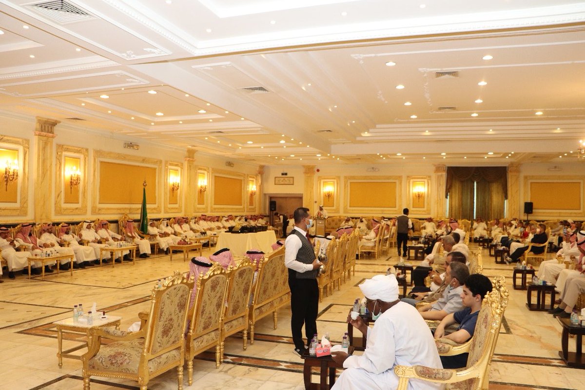 COE_KSU's tweet photo. اقامت #كلية_الهندسة الحفل السنوي للعام 1443هـ 
حيث قام سعادة عميد الكلية بالشكر والتقدير لجميع القيادات السابقة من وكلاء و رؤساء أقسام والمتقاعدين والمنتهية فترة عملهم أو تكليفهم في الكليه،وذلك تقديراً وعرفاناً نظير ما بذلوه من جهد و ماقدموه من عطاء خلال مسيرتهم العلميه والعملية. https://t.co/FayLOwf2lc