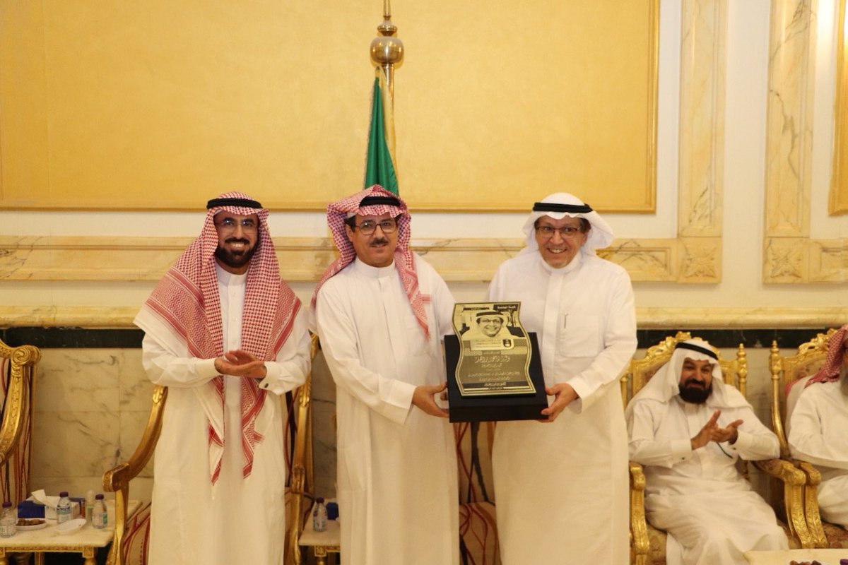 COE_KSU's tweet photo. اقامت #كلية_الهندسة الحفل السنوي للعام 1443هـ 
حيث قام سعادة عميد الكلية بالشكر والتقدير لجميع القيادات السابقة من وكلاء و رؤساء أقسام والمتقاعدين والمنتهية فترة عملهم أو تكليفهم في الكليه،وذلك تقديراً وعرفاناً نظير ما بذلوه من جهد و ماقدموه من عطاء خلال مسيرتهم العلميه والعملية. https://t.co/FayLOwf2lc