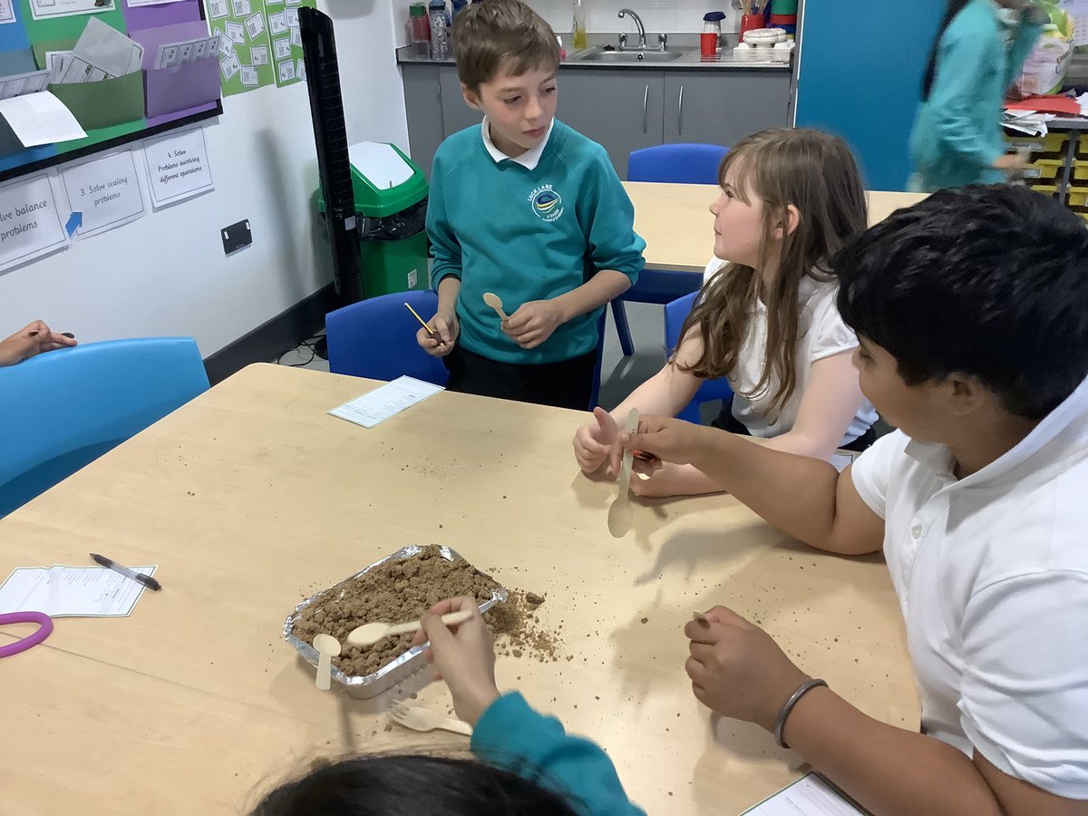 LuckLanepri's tweet photo. Year 5 have started their DT project to design a fruit crumble. We tasted different crumble mixes and different cooked fruit combinations to help us create our own recipe ideas. https://t.co/Nt5bpv2EaF