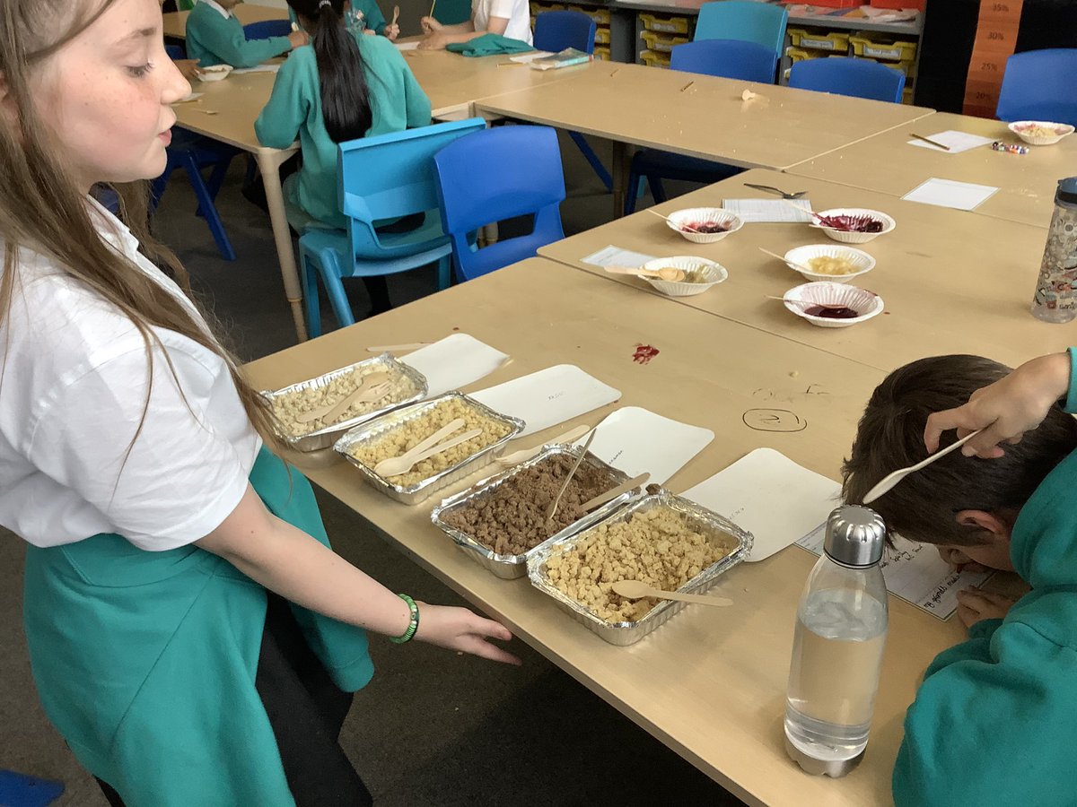 LuckLanepri's tweet photo. Year 5 have started their DT project to design a fruit crumble. We tasted different crumble mixes and different cooked fruit combinations to help us create our own recipe ideas. https://t.co/Nt5bpv2EaF
