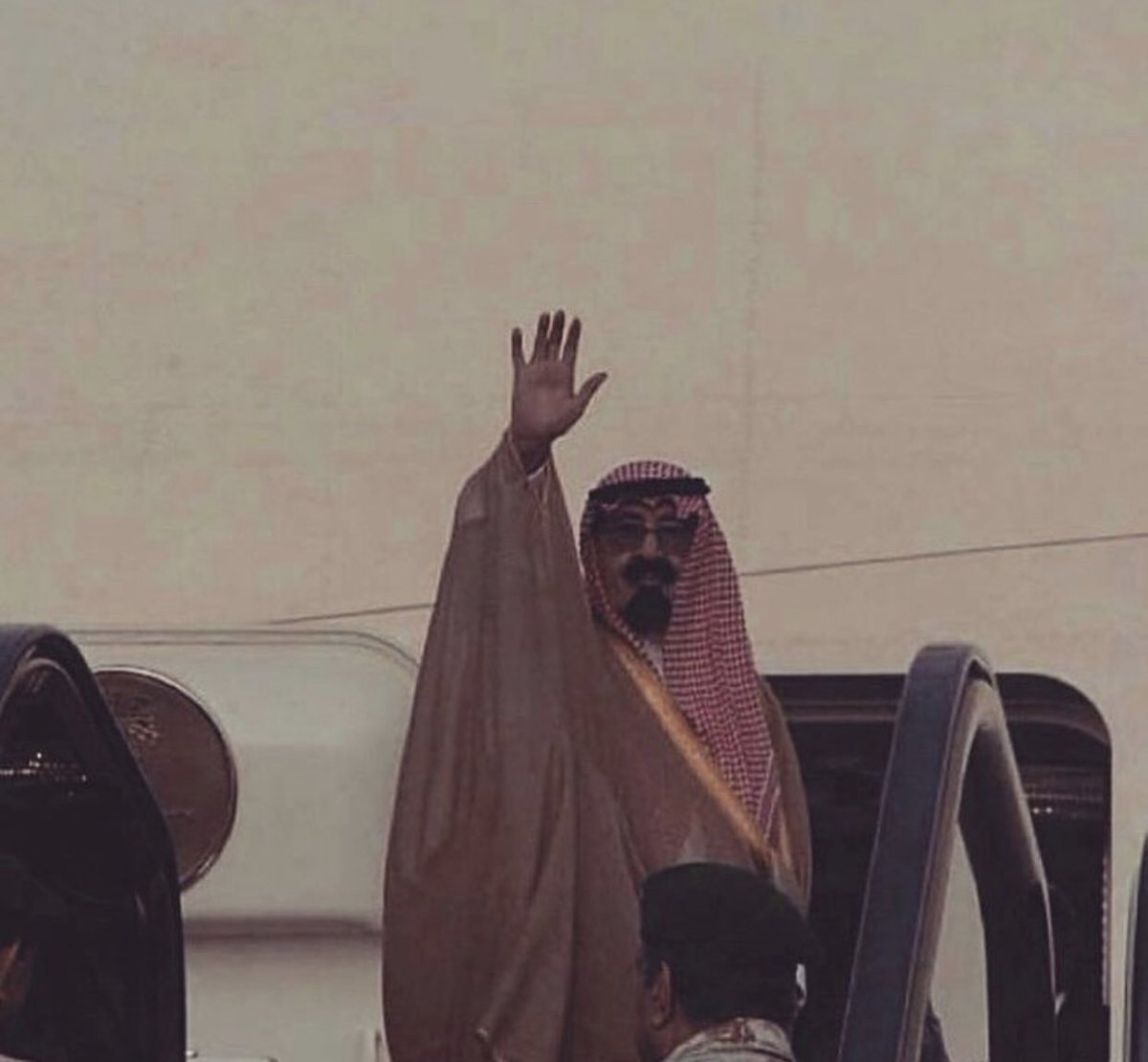 moham_medii's tweet photo. لا تنسون حبيب الشعب من دعواكم فهذه كانت اخر وصية عسى الله يرحمه ❤️
#الراتب https://t.co/GqC5SZ3NHS