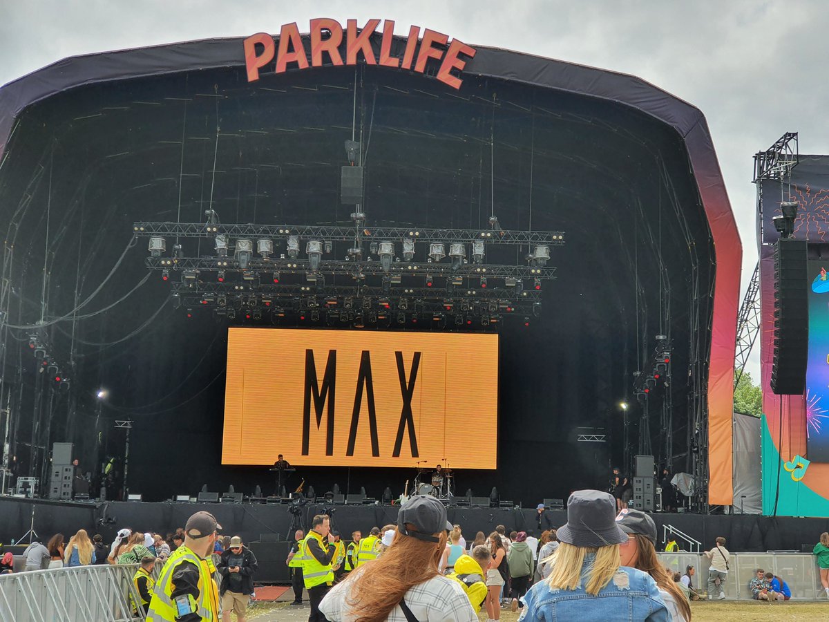 ruthfdes's tweet photo. Waited for more than 6 years to see @MAXMusic!!! You brought immaculate vibes to @Parklifefest 💫💫 LOVED YOUR SET❤❤ @PartyPupils. See you on tour🥰 https://t.co/hMbl0UYZUz