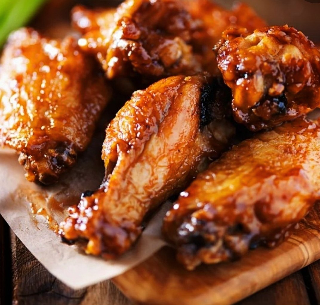 mphbrew's tweet image. It's been a long weekend already,  so we're just gonna wing it today.
#ChickenWings #sundayvibes #FoodieBeauty #brewforukraine