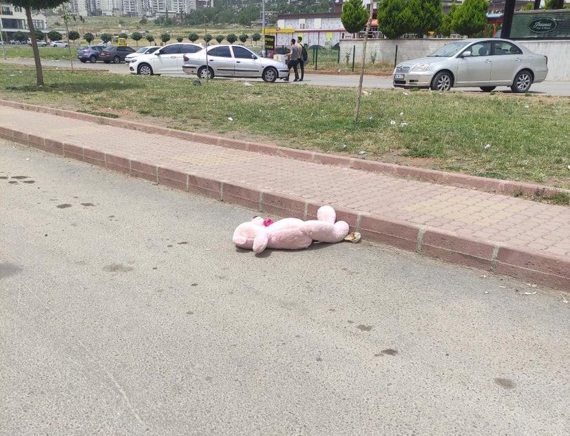 cilginvideo's tweet photo. Kahramanmaraş’ta yine birilerinin kalbi kırılmış https://t.co/BC1fknza3o