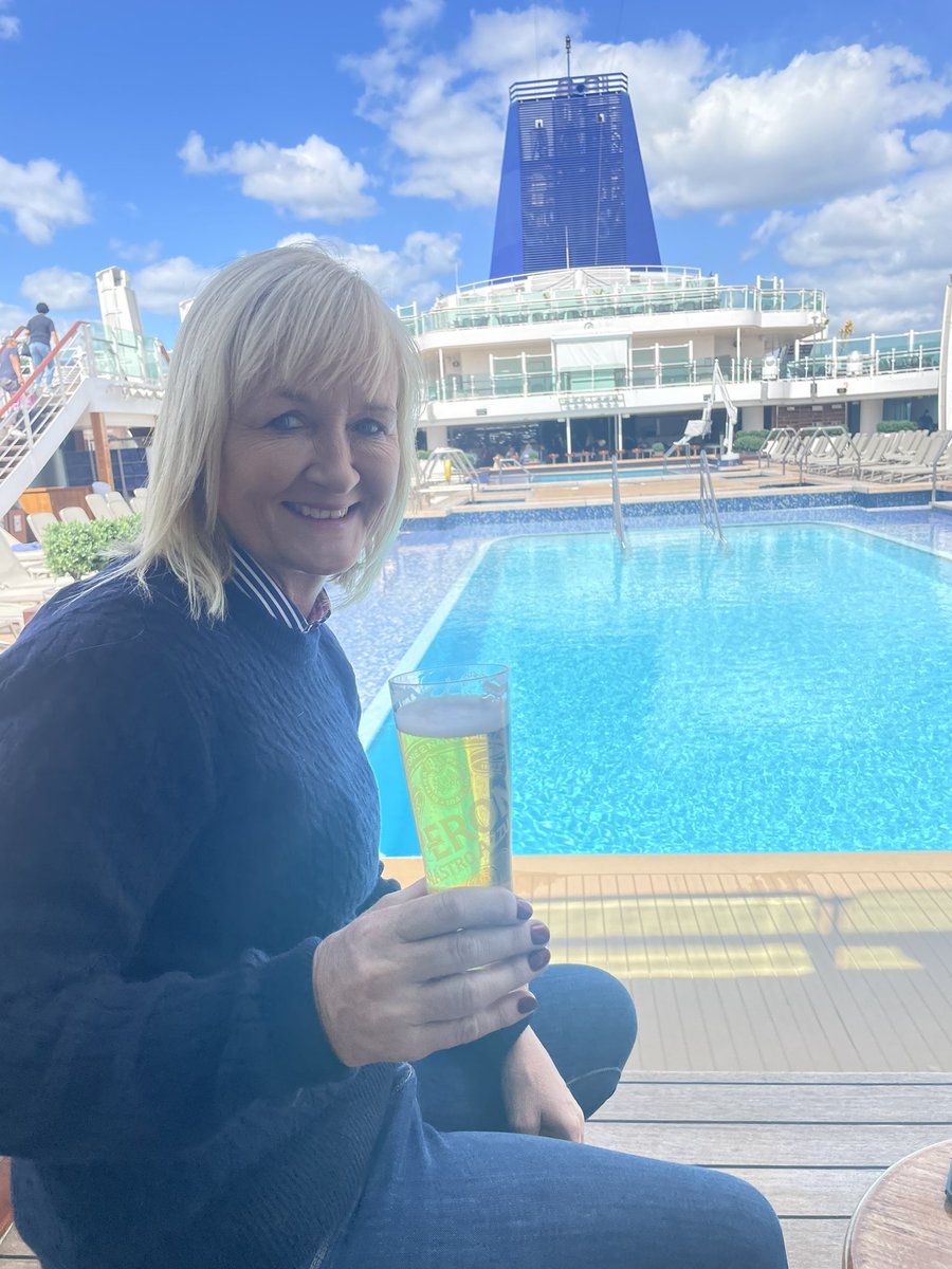 mfmark232's tweet image. Half a peroni.