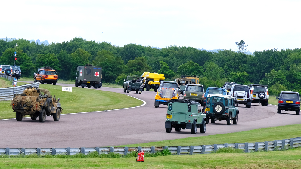 Our second Land Rover Legends parade was terrific! 
<a href="/thruxtonracing/">Thruxton Circuit</a> 
<a href="/thruxtonhist/">thruxtonhistoric</a> 
#landroverlove #landrover #landroverlegends