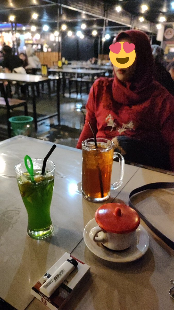 pasutrisda3528's tweet photo. Ngopi lgi dsni... https://t.co/KzSJTROqZs