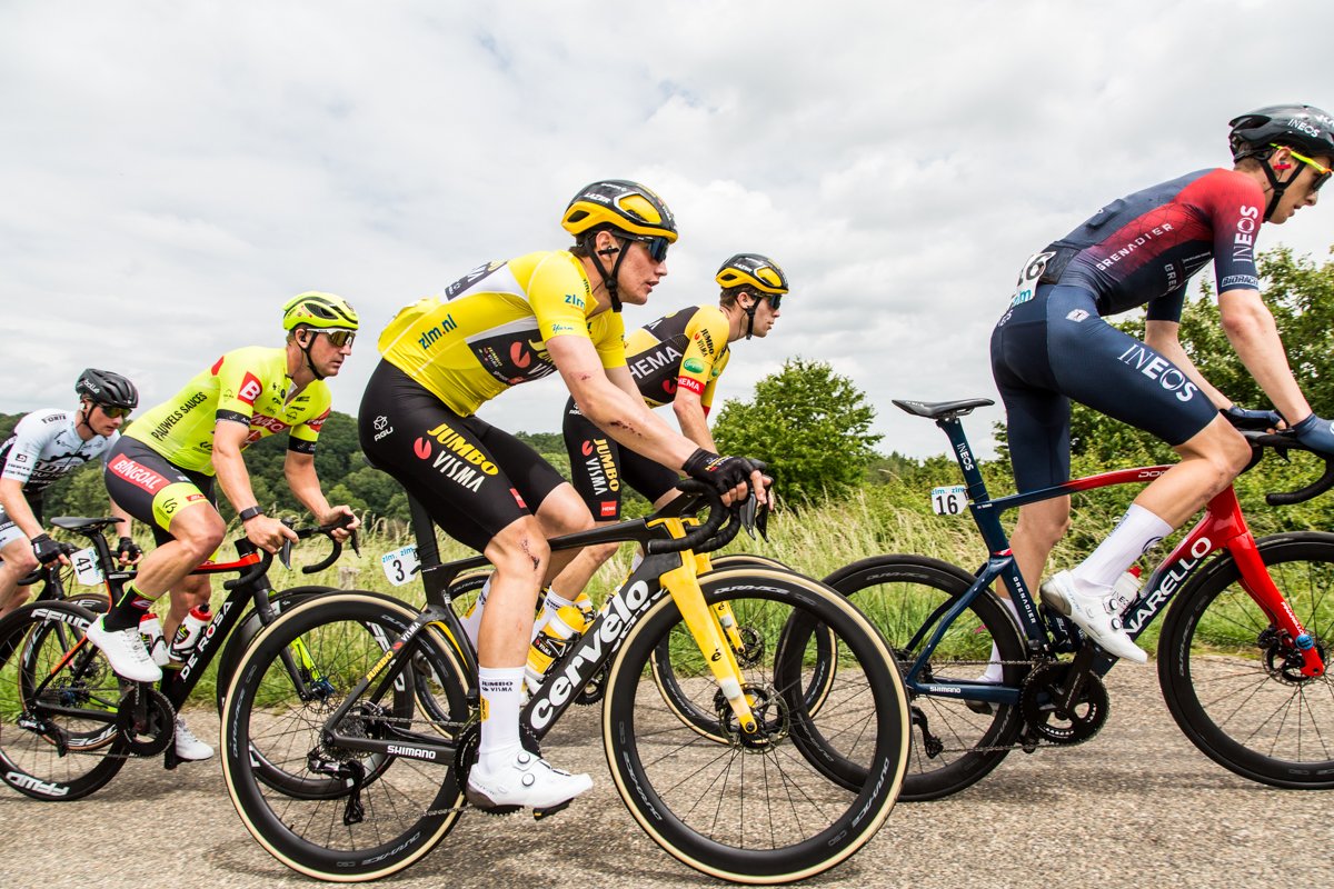 ZLM_TOUR's tweet photo. LIVE 🎥 | Volg de finale van de ZLM Tour 2022 vanaf 15.35 uur live op Omroep Brabant. Tussen 16.30 en 16.50 uur verwachten we de finish in Rijsbergen. 👇

https://t.co/5lRoZLOOUb #ZLMTour

📸: @peervanrooij https://t.co/OjvlWS0Lhq