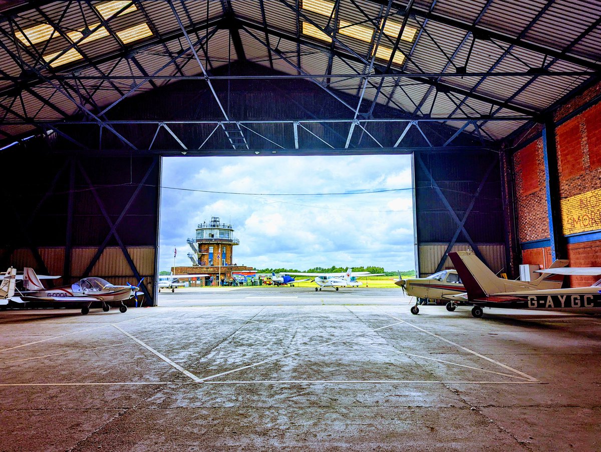 rosieminshall_x's tweet photo. Nice couple hours out at @city_airport today. #AvGeek https://t.co/7BbisS54NA