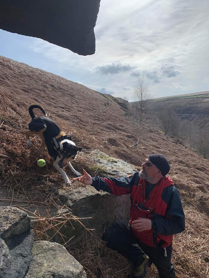 1/2 🐾 Call-Out 
On Friday night all the hard work and training paid off.  Calder Valley Search &amp; Rescue Team had a search call-out in Shibden Dale near Halifax. Whilst searching their allocated area SD Rolf had a good air scent find in woodland in the dark.