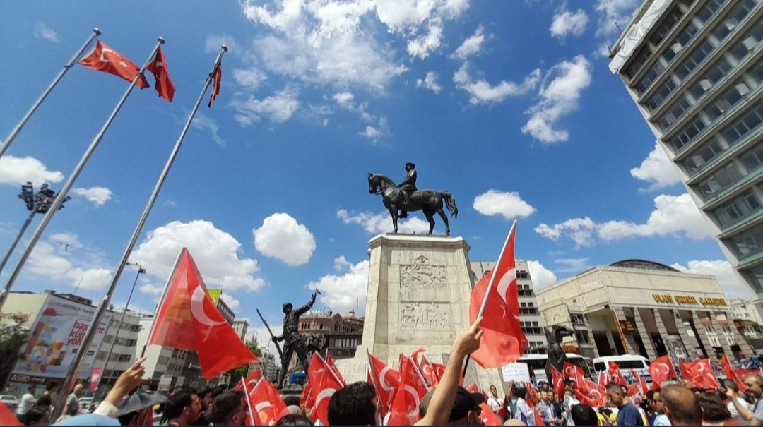 Öğretmenlerimiz Ankara'da atanmak için seslerini duyurmaya çalışıyorlar.Bu öğretmenlerimizi yeri sınıfları olmalı.Mujdeli haber en kısa zamanda ilan edilir inşallah 
<a href="/RTErdogan/">Recep Tayyip Erdoğan</a>
<a href="/tcmeb/">Millî Eğitim Bakanlığı</a>
#AnkaraninSesi21KPSS
