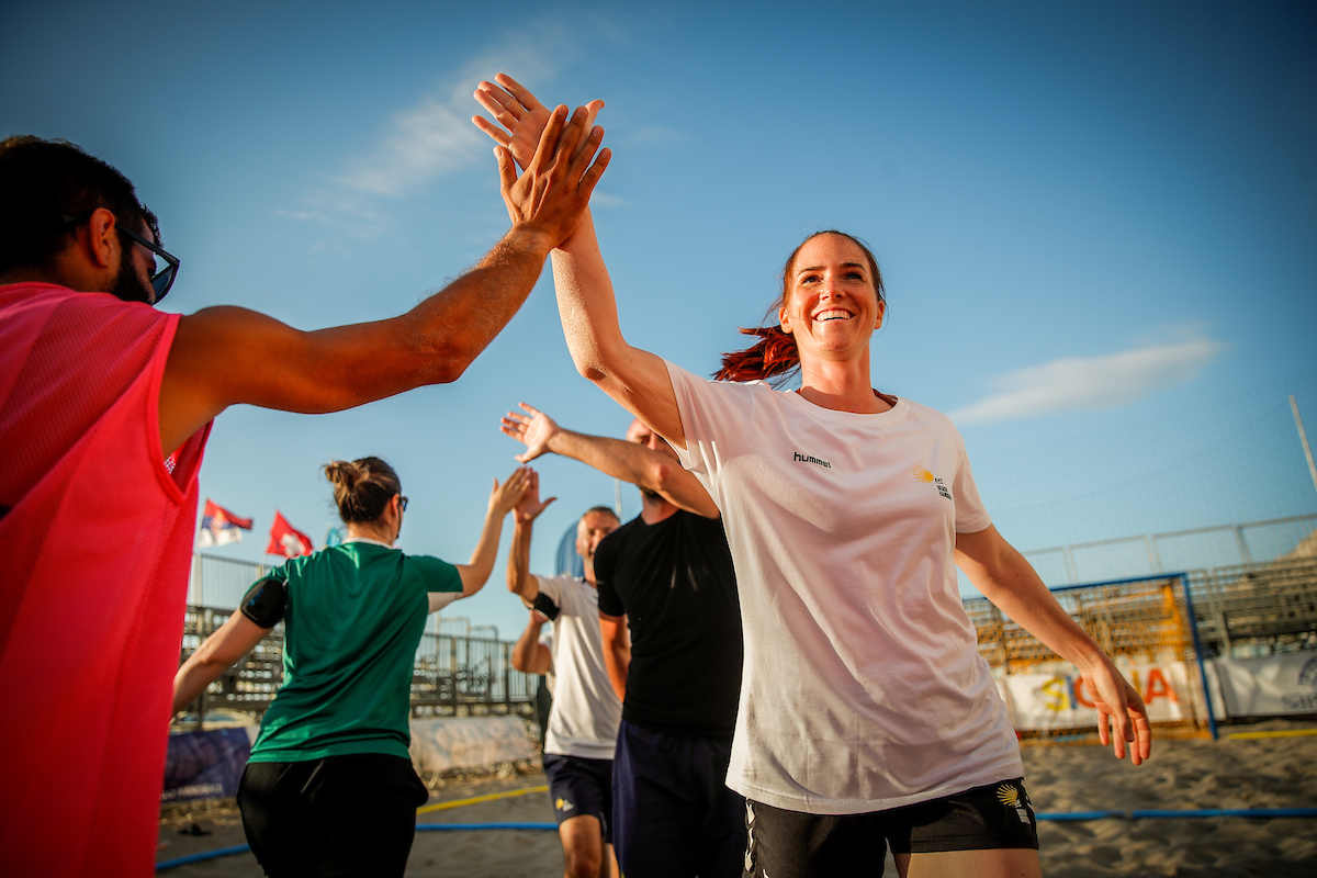 👏🏻 ¡Nos llegan grandes noticias desde Isola delle Femmine🇮🇹!

✌️ Las árbitras <a href="/butxon/">Butxon</a> y <a href="/patri_negra/">Patricia del Valle</a> pitarán la gran final masculina, y la delegada EHF <a href="/PaoPaolita13/">PaO Paolita</a> ha sido designada para la final femenina

💜 ¡ENHORABUENA a las tres!

#EBTFinals2022 #DontWorryBeachHappy