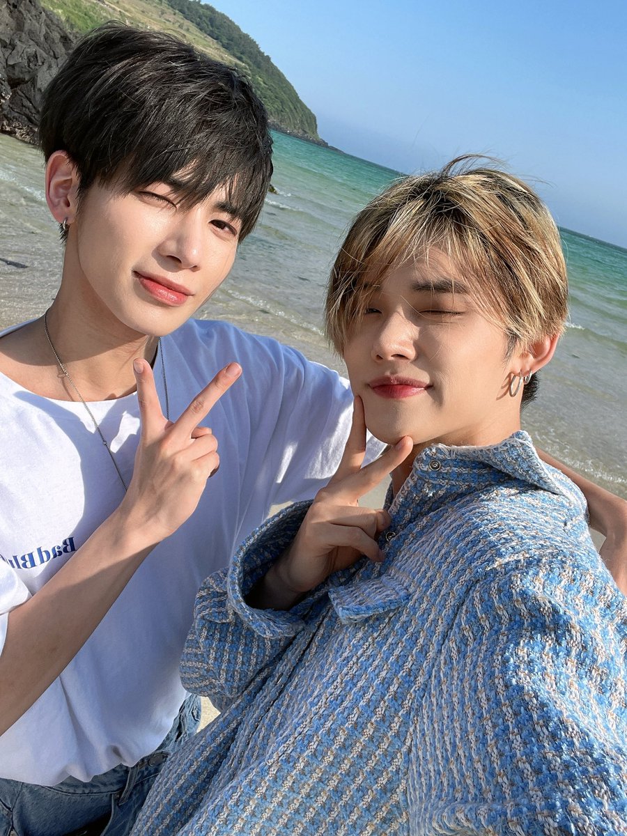 C913Y's tweet photo. 바다는 항상 너랑 가는 것 같다 태현아ㅋㅋㅋ https://t.co/wrbRz4AXCu