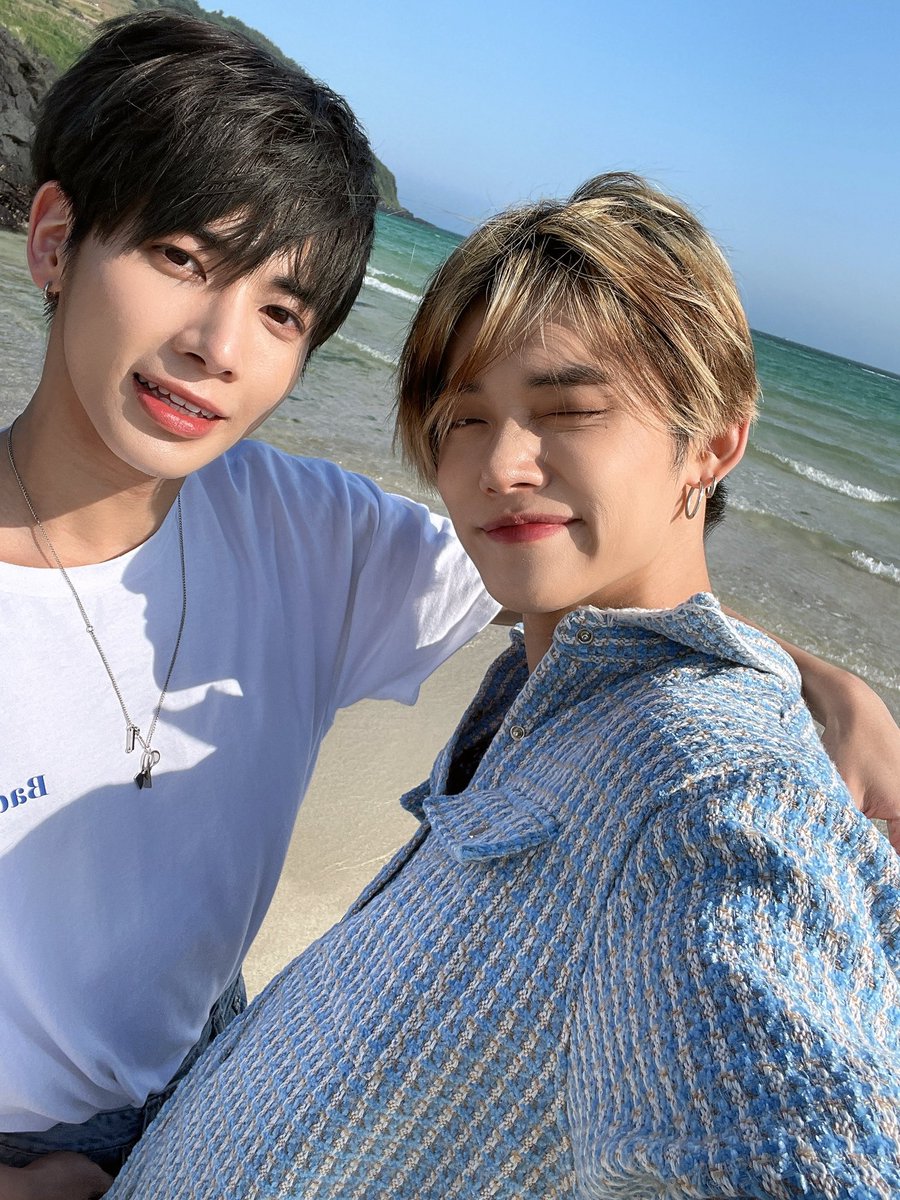 C913Y's tweet photo. 바다는 항상 너랑 가는 것 같다 태현아ㅋㅋㅋ https://t.co/wrbRz4AXCu