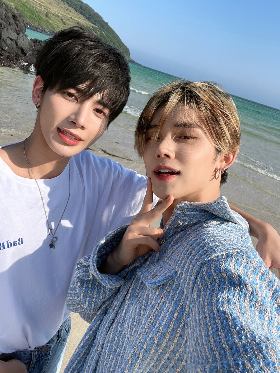 C913Y's tweet photo. 바다는 항상 너랑 가는 것 같다 태현아ㅋㅋㅋ https://t.co/wrbRz4AXCu