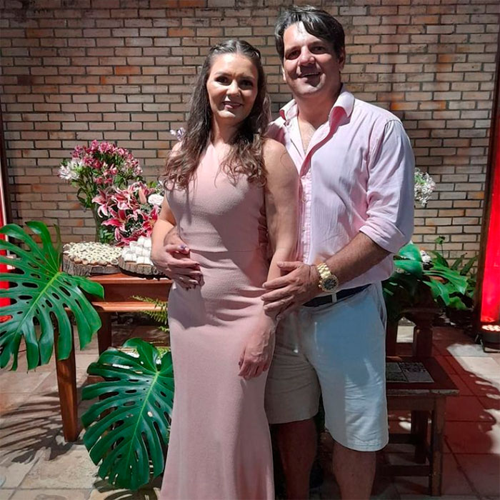 AdeguinalNetto's tweet photo. Hoje seria mais um dia para comemorarmos juntos, mas as vezes o meu trabalho nos deixa distante por alguns dias ou semanas. Saiba que essas situações até separa nossos corpos, mas o meu pensamento continua em você porque nossas almas continuam conectadas.
Te amo! https://t.co/rWi1AJC57I