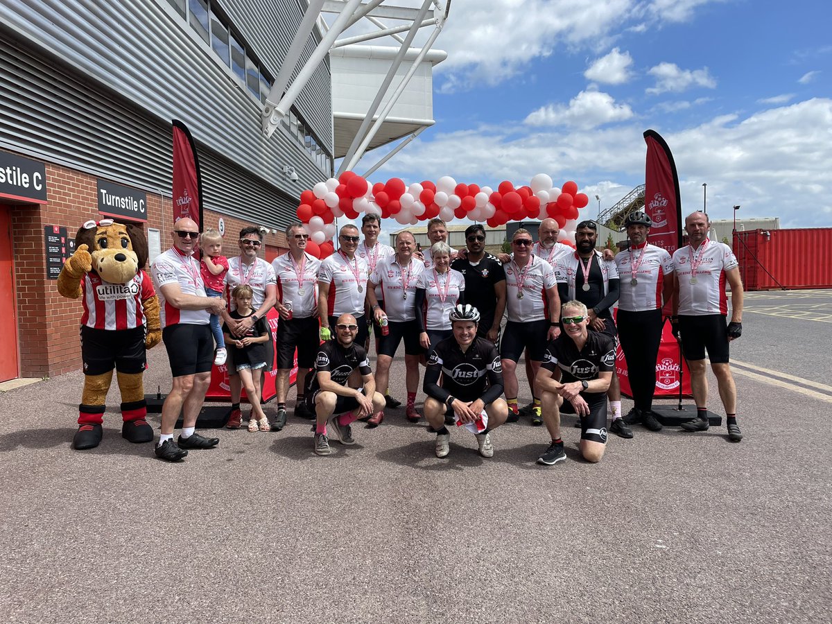 SFC_Foundation's tweet image. 👏 THEY’VE DONE IT 👏

9 days, 20 stadiums, 1314km – all on 2 wheels 🚴 

Give it up for our 13 cycling legends 👊