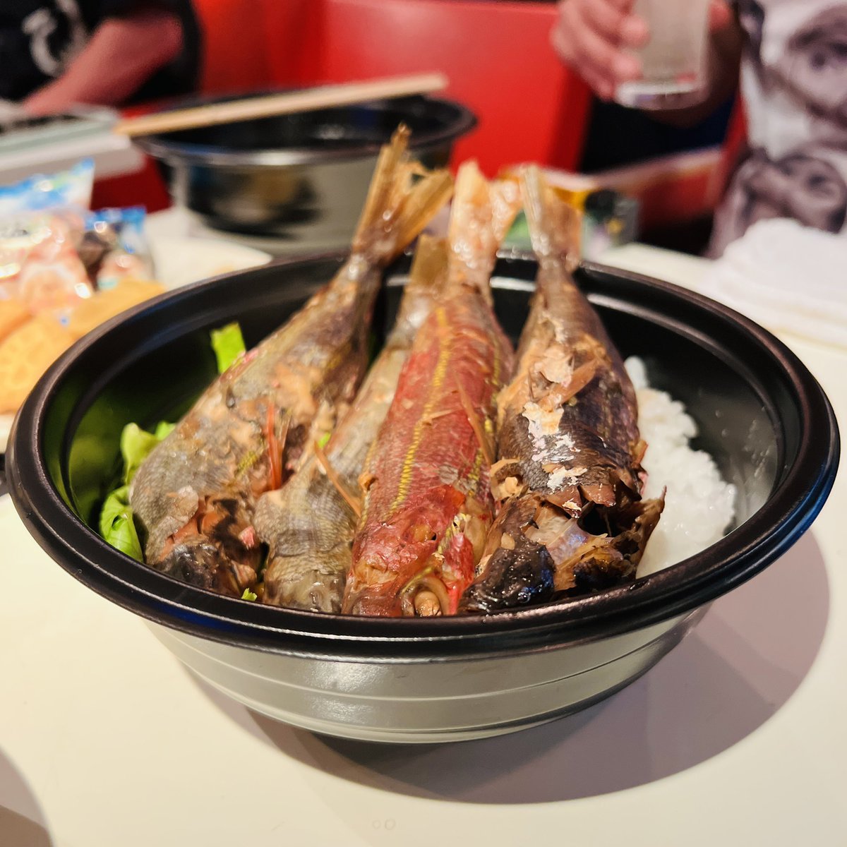 yasuseino1023's tweet photo. 神田フラックスへ「デッカ丼」を食べる為に濃厚な4時間弱の #ブレードランナー のイベントに参加。#ロバートオカザキ さんの話を含む内容が面白くて全く飽きず。お土産も沢山頂いて、満たされた気持ちで帰宅。帰宅後は妻に記念に購入したブラスターの水鉄砲🔫を自慢させてもらいました!
#kandaflux https://t.co/JEITUQO86c