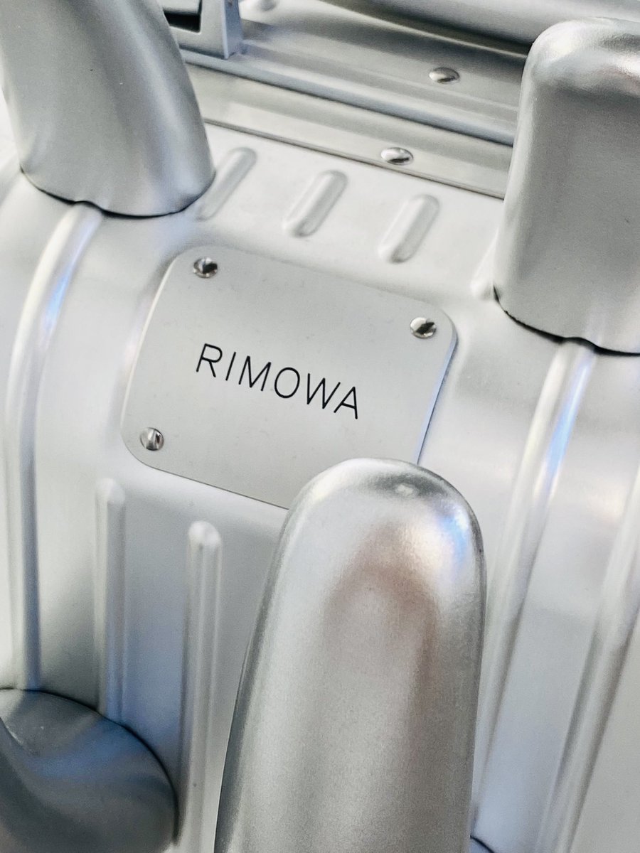 RIMOWA X THE COMMUNITY
“AS SEEN BY”
an exhibition of artworks curated by <a href="/rimowa/">RIMOWA</a> in partnership with @thecommunityparis

@spaziomaiocchi
#salonedelmobile #milandesignweek #milan #rimowa #thecommunityparis #design #mdw #milano #fuorisalone