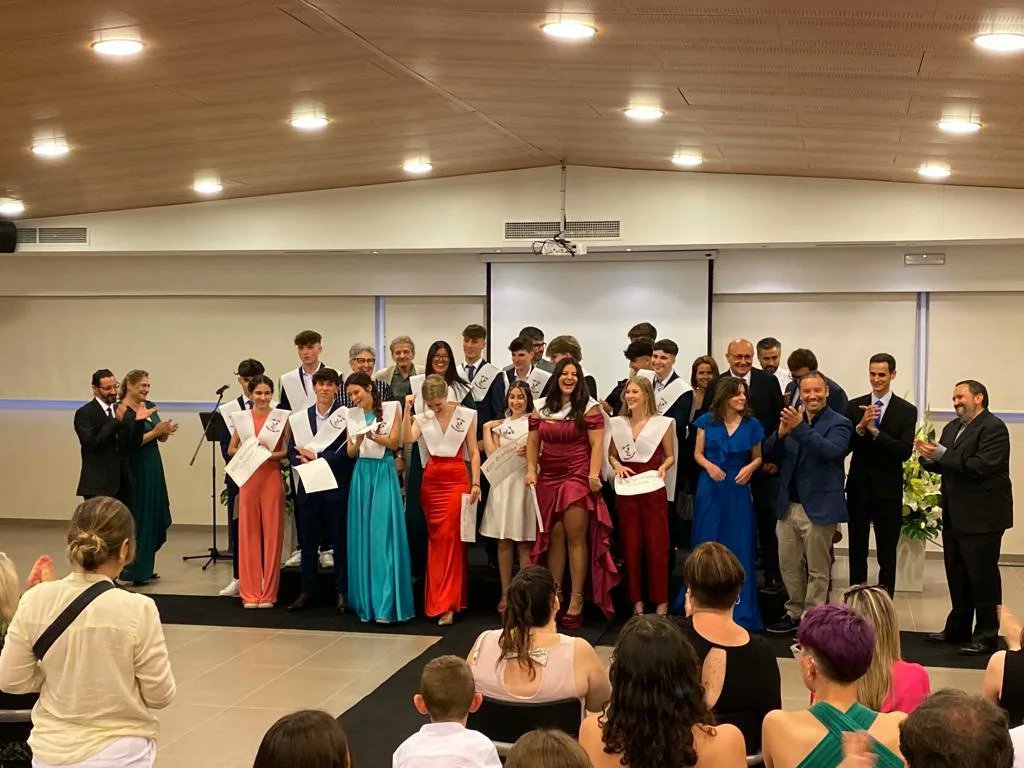 ColegioFBM's tweet photo. Ha sido fabuloso poder volver a celebrar otra graduación con nuestros alumnos de 2 de bachillerato 👏🧑‍🎓 Enhorabuena a tod@s por el esfuerzo e ilusión que habéis demostrado💪🤩 y muchas gracias a todas las familias por confiar en nosotros todos estos años🔝 https://t.co/hgP6StT718