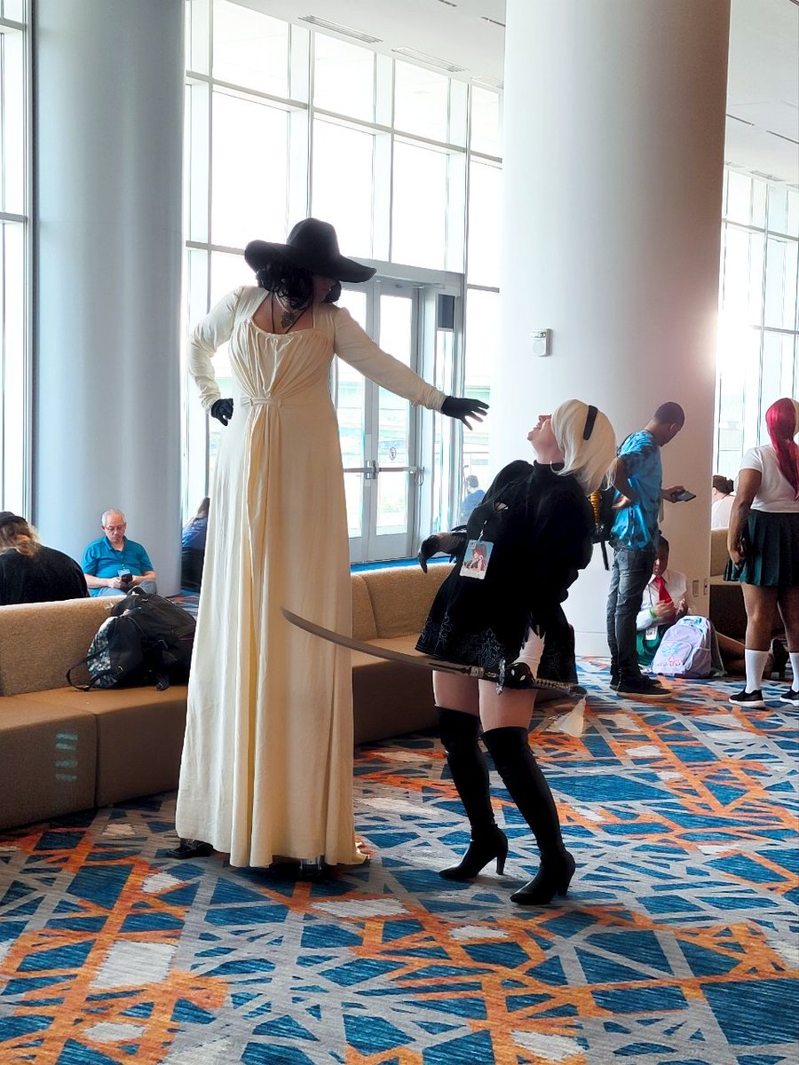 Androidamber's tweet image. I saw Lady Dimitrescu. 😈
#REVillage #NieRAutomata #cosplay #AnimeBluesCon