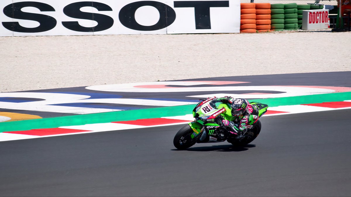therawhunter's tweet photo. About last Saturday at Misano World Circuit @WorldSBK 🏁
Stressing my DSLR @NikonItalia 😂
#SBK22 #SBK https://t.co/pwRC0jrBcN