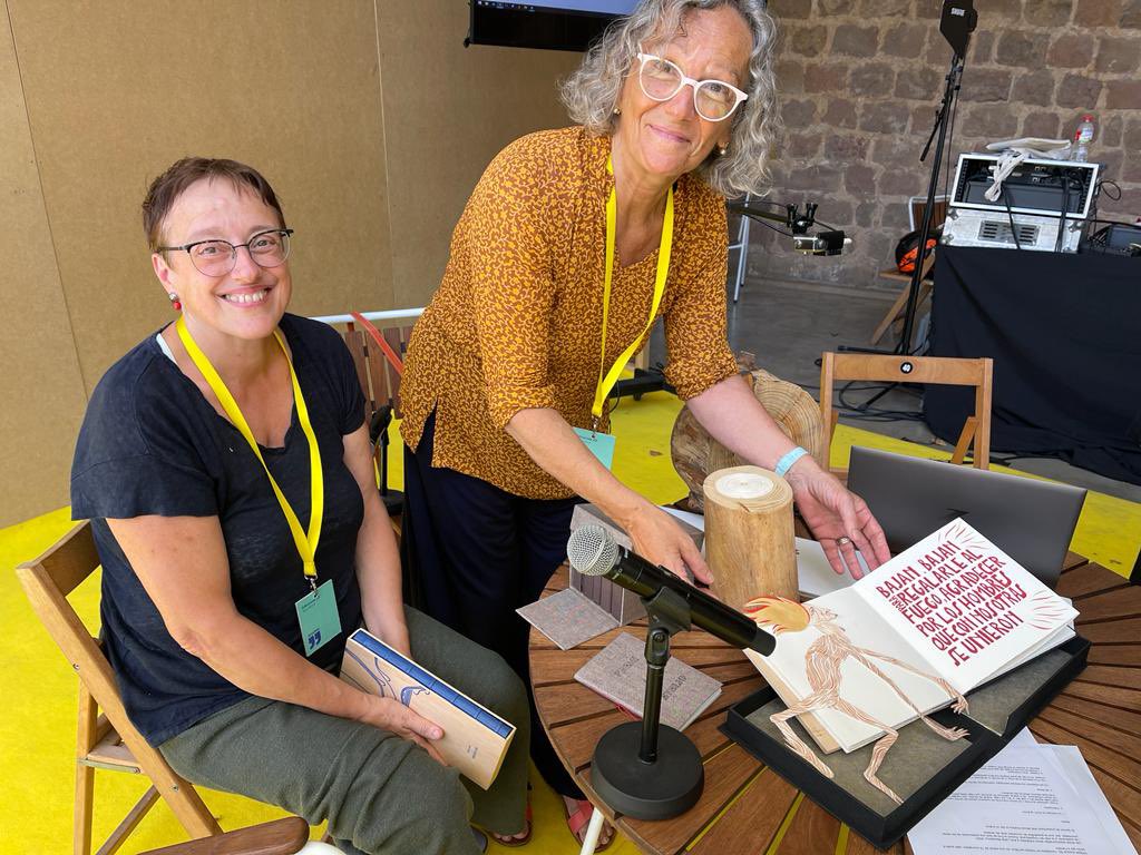 Presentem la cinquena convocatòria del Premi #ArtsByblio, amb convocatòria per l’any 2023.

Anna Comellas i María Lucas, d’#EdicionsE2.