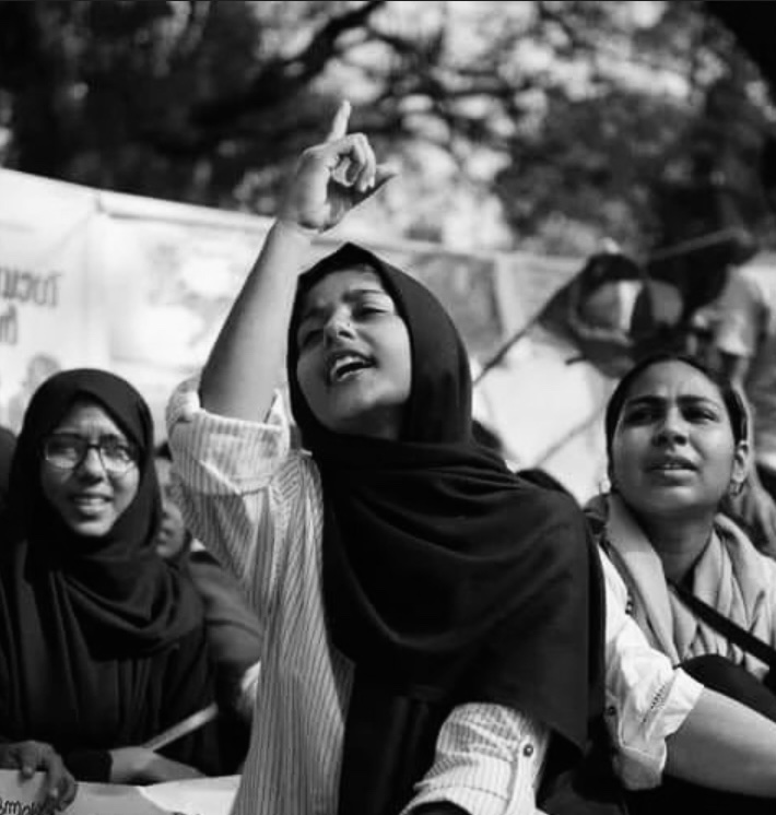 Abdulastic's tweet photo. To remain silent in the face of oppression is giving a silent nod to the oppressor.

#IstandwithAfreenFatima https://t.co/IwHerX79M7