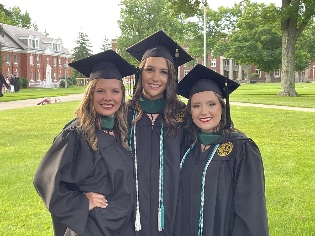 BMSCusick's tweet photo. Congratulations Abbey on your graduation with your masters as a Physician Assistant and receiving the Pi Alpha award. Nothing gives us greater joy than watching you accomplish your dreams. We love you. It’s a great day to be a Big Red ❤️🖤!@Abbey_cue @BellaireSD https://t.co/ga0FcaOtIN