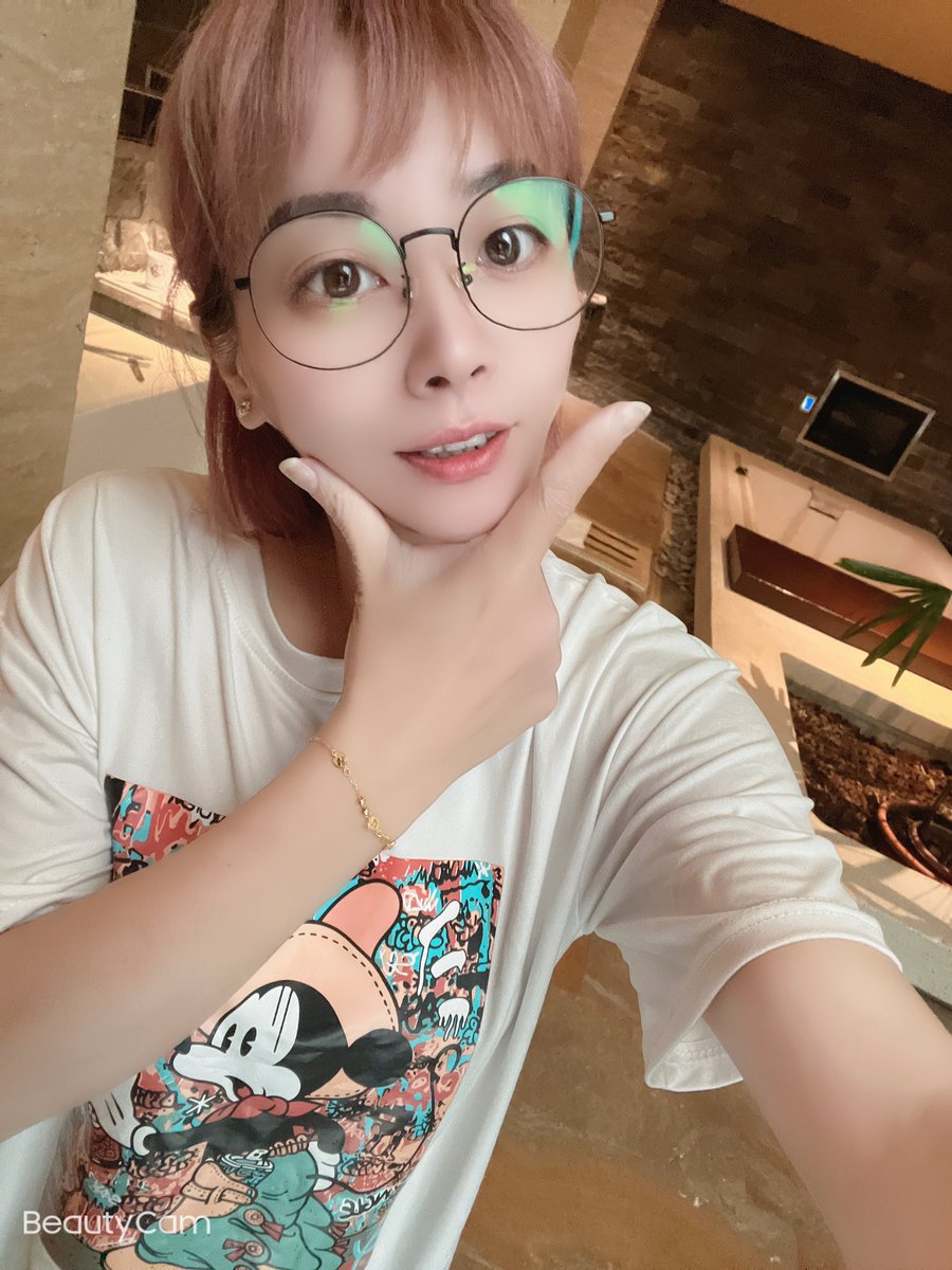 跟台中區女友開房跑趴看裝潢，你沒看錯是跟女朋友睡搞搞 https://t.co/F8DFKKAFNY