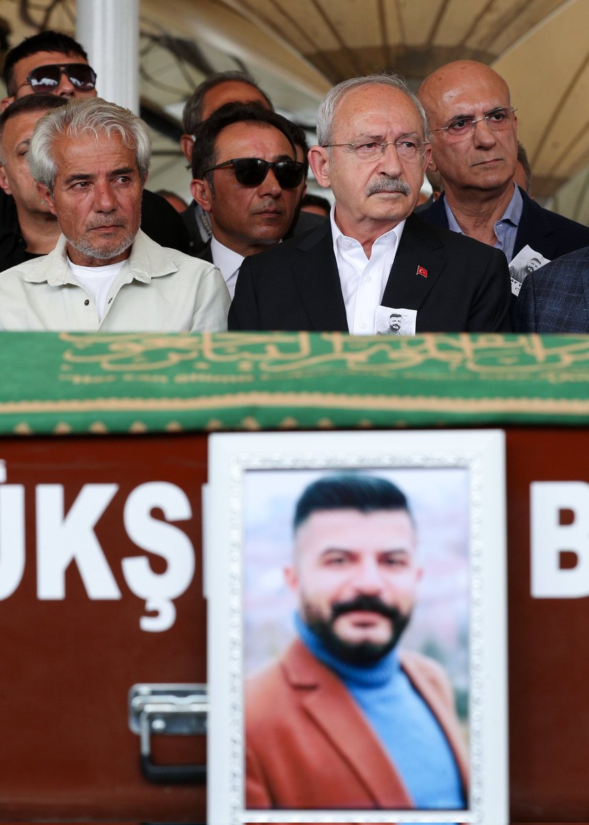 gencosmankillik's tweet photo. Kardeşimiz İlkay'ı hak katına uğurladık.

15 Temmuz'da şehit veren aile yine bir evladını genç yaşta toprağın altına koydu, sabırları bol olsun. İlkay, Mehmet abisiyle cennette buluşsun inşallah. https://t.co/yY3fceiSQK