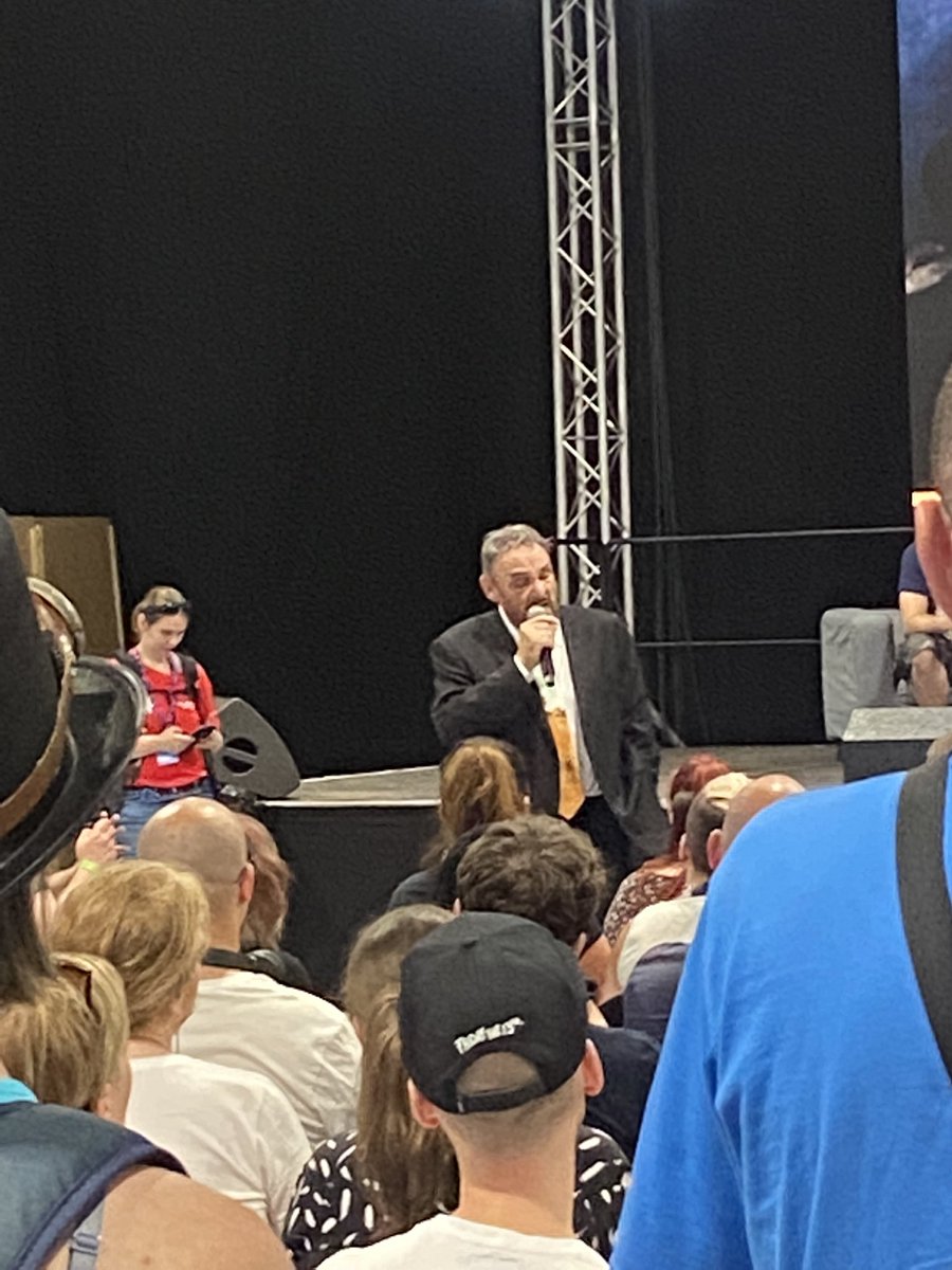 cszsofy's tweet photo. Oh, the talk with #JohnRhysDavies was absolutely amazing. He was out there with the audience, interacting with us. He was such a sweetheart and his answers was thoughtful, he was definitely the star of #ComicConBudapest. He even did extra singing and photos. Absolutely amazing. https://t.co/3FYtIYRO0C