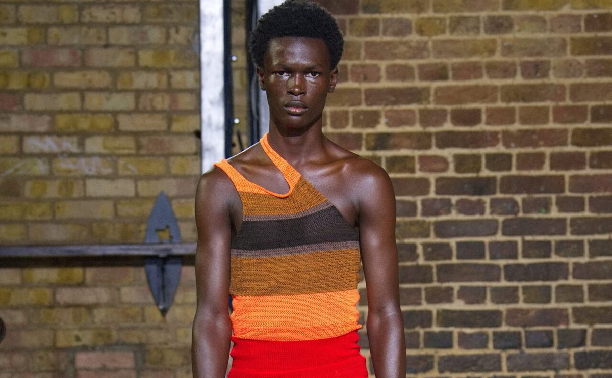 AGR SS23: A knitted, fluro-wonderland of acidic clubwear bit.ly/3QfXDra