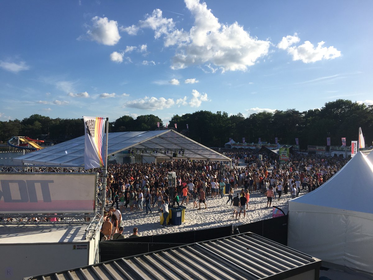 Thanks very much everybody at Legacy Festival Belgium! Perfect weather for the weekend! 😘😀
