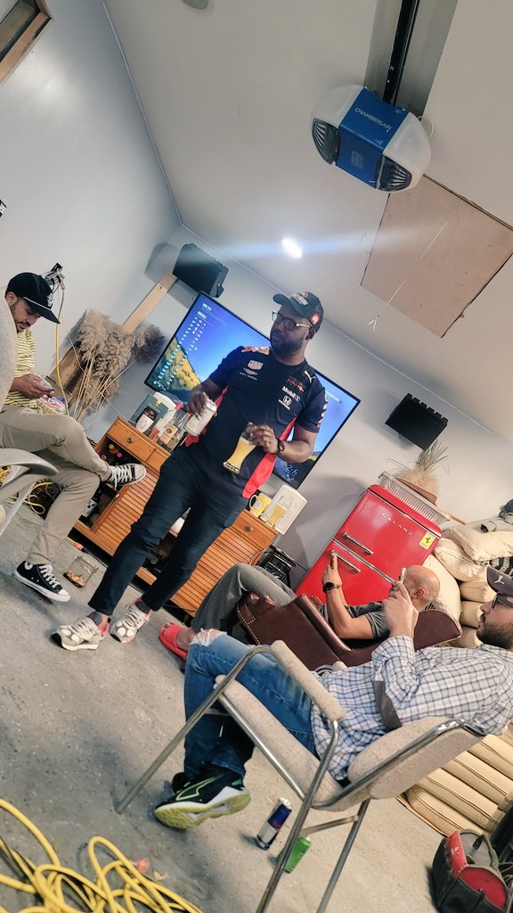 OasisJaguaresco's tweet photo. Seguimos con #LeMans24 @mecoturbo1981 @dario_lebron @eurihgutierrez @BiaggiPichardo gracias a Caputo por las cervezas y los Chilaquiles con pozole.. #ElClandelaFuria https://t.co/UNWstLUw0f