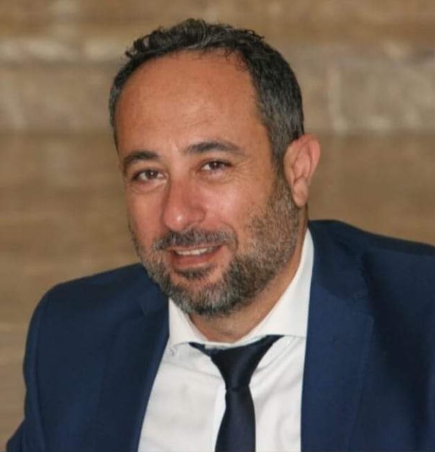 Ziad_Abs's tweet photo. شبح الموت يعود ويخطف #طارق_طياح في حادثة تحطم المروحية في ايطاليا بعد ان خطف زوجته #هلا_طياح في #انفجار_٤_اب، طارق و #شادي_كريدي الغصة كبيرة! https://t.co/YOxAcUp5k0