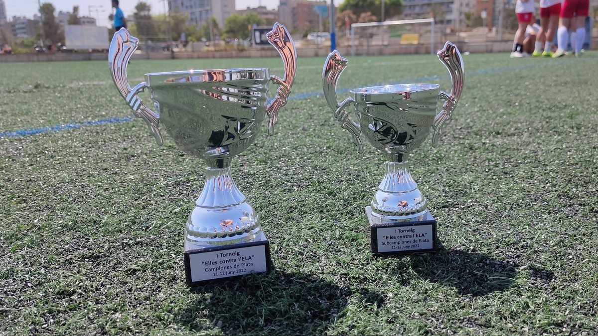 ellescontraela's tweet photo. Les copes! 🏆🏆 https://t.co/kcCHpGYjXs