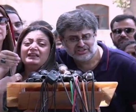 stingy_wasp's tweet photo. No parent should ever have to endure this pain.
Whatever is the case, still she is a minor as per certified government documents!

 #JusticeForDuaZehra
' Dua Zehra Case '
' We Want Justice ' https://t.co/9mVA94iJHl