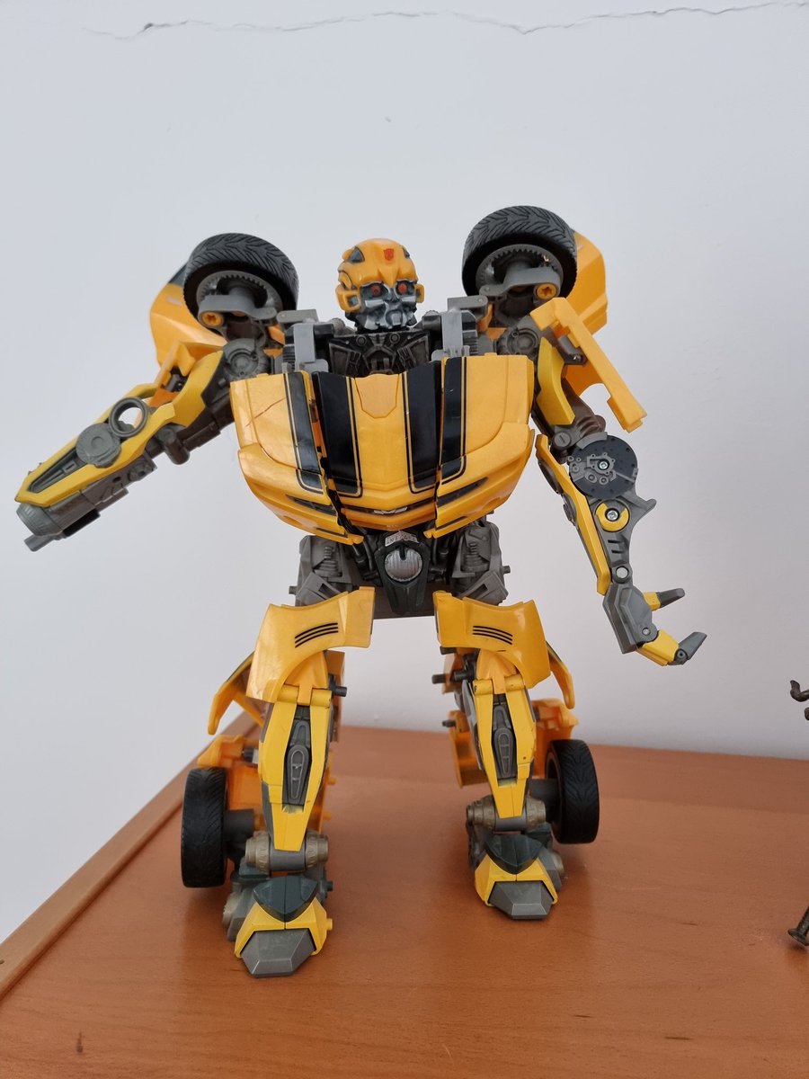 I've played with this Transformer more than my son ever did. What's wrong with that generation! 😂