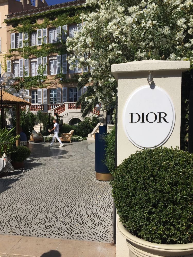 𝒩 ♡ on Twitter "Brunch at Dior cafe"