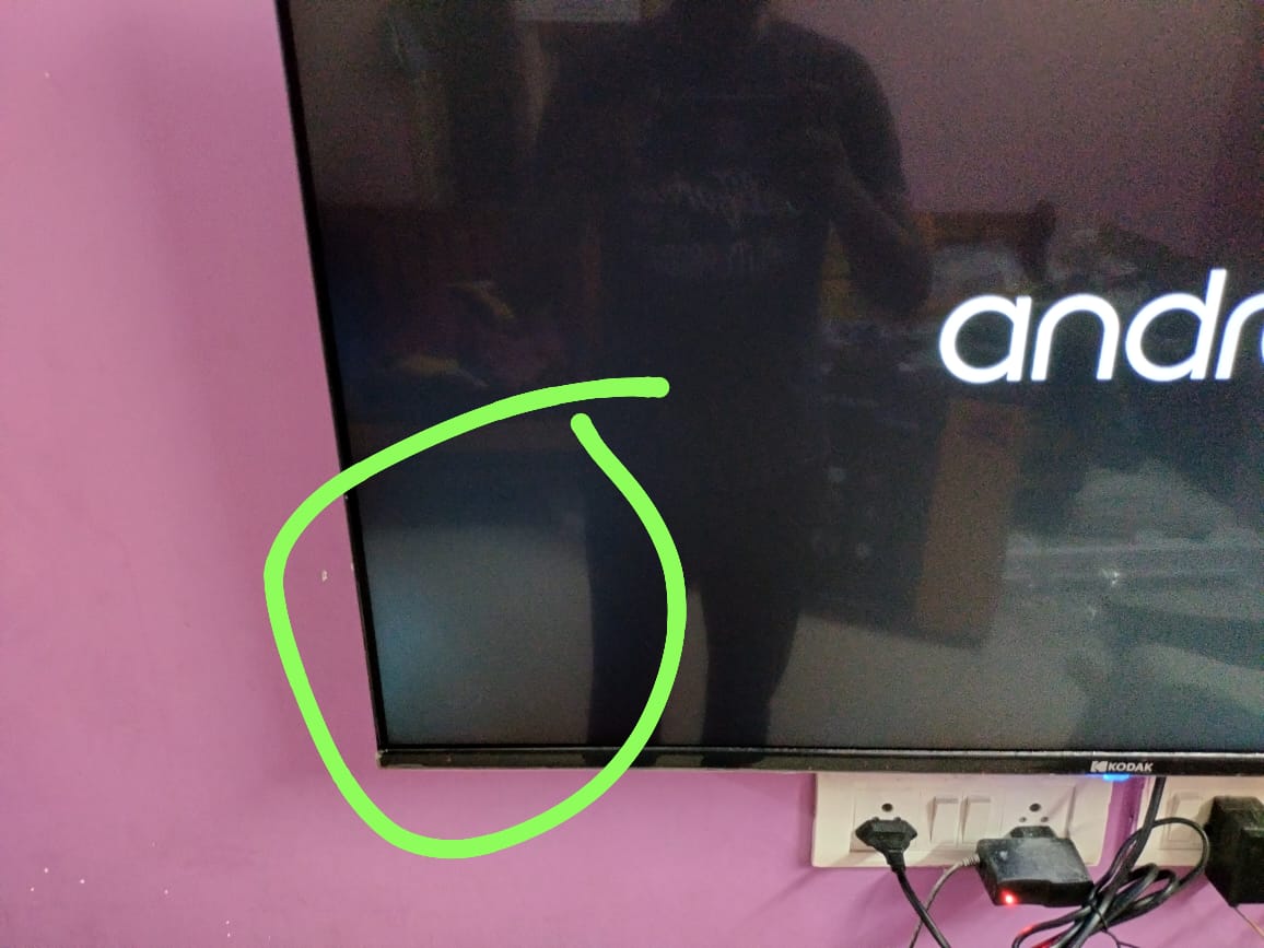prasvenkat25's tweet photo. @flipkartsupport Poor customer support. I bought a tv and looks okay while delivered. While playing i noticed this white spot. Opened the ticket next day. Customer service delayed the request for replacement now they rejected the request. Need some help asap https://t.co/fNIq8oudzq