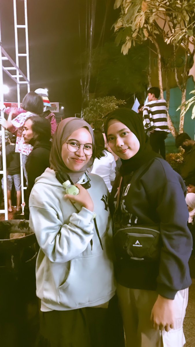 sitinur91863355's tweet photo. Lah ngebayangnya ketemu di gunung malah di festival hehe
@tiaramandalaaa https://t.co/fzFkSKgp9a