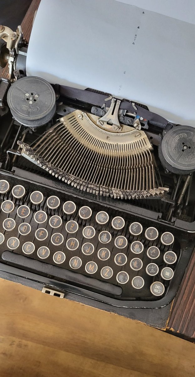 Blu_chizz tweet media