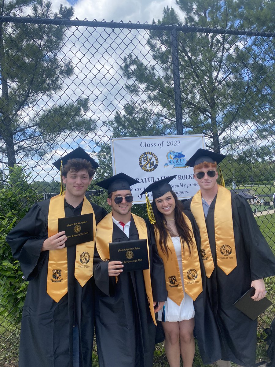 JaniceLunenfeld's tweet photo. @BytesFromBella @RMHS_principal And thank you for ordering a grad banner!  They all loved taking pics in front of their “alma mater” signs! 👏🏼💙💛 https://t.co/Vr4ZccOC2o